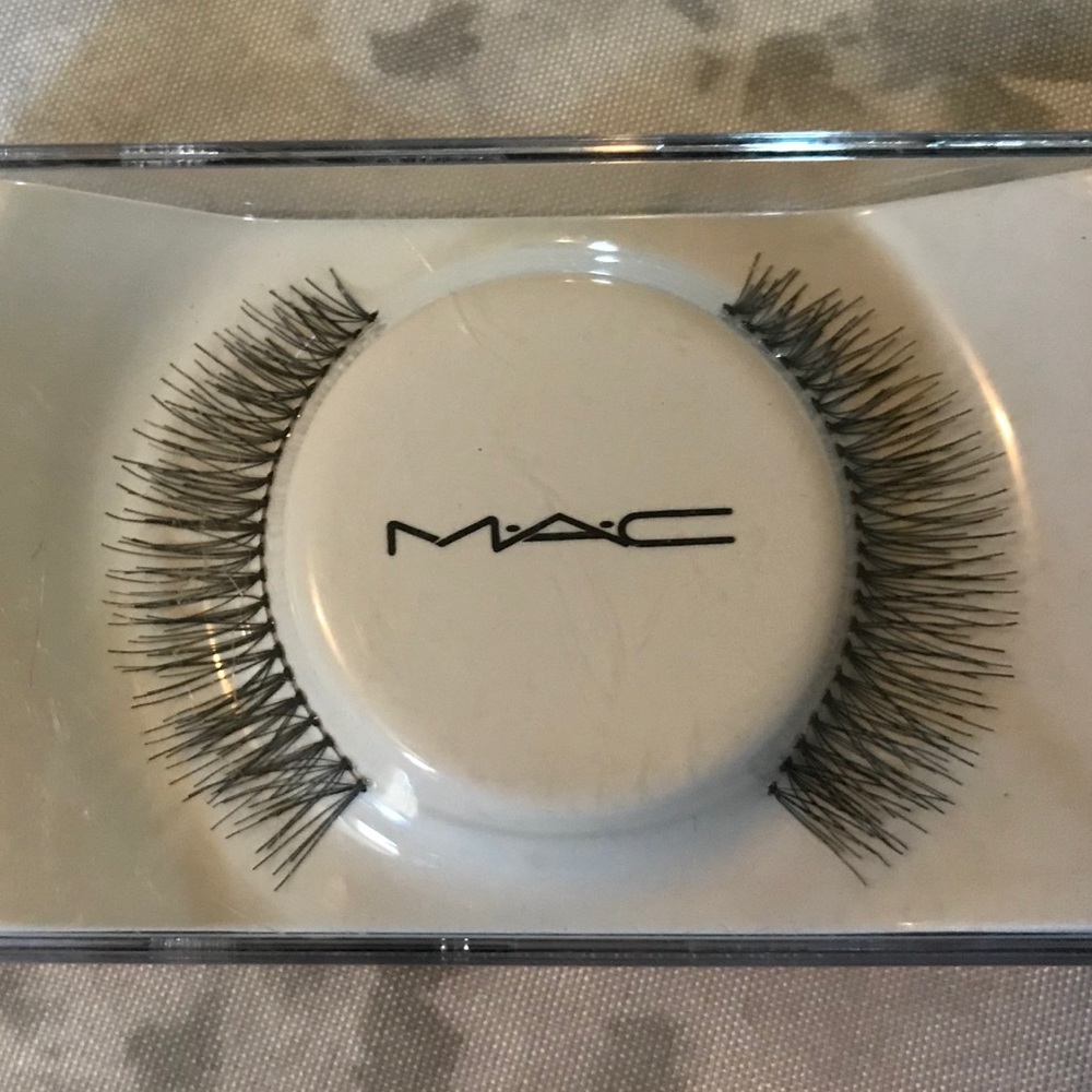 Mac lashes - Picture 2 of 2